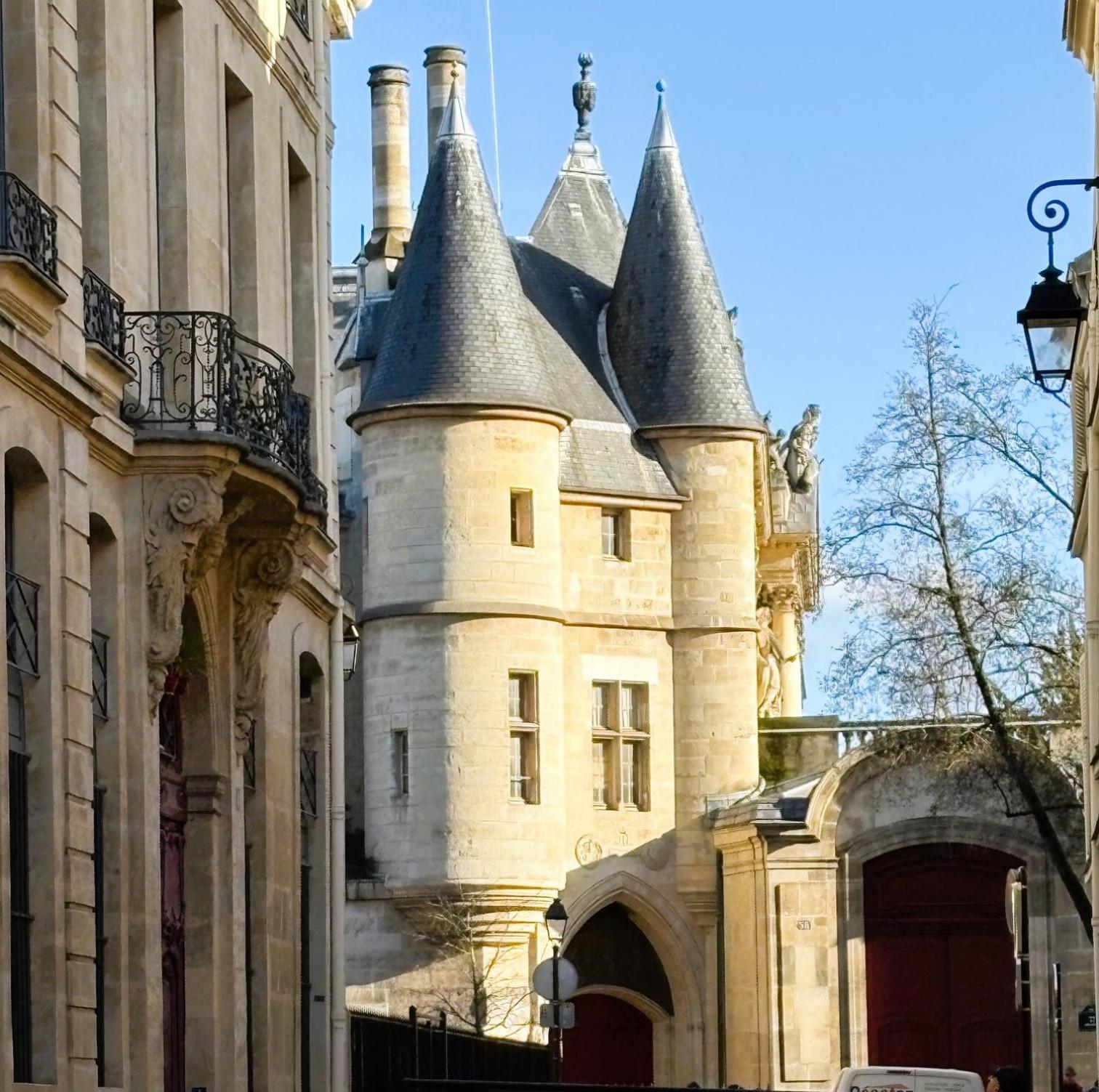La Galerie Des Archives-Unique And Elegant Gem-Marais Apartment Paris Exterior photo